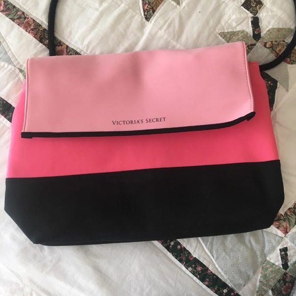 Victoria's Secret Handbags - Victoria secret insulated tote bag